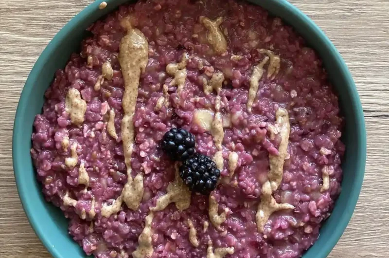 Ovsená kaša s černicami: Ranná dávka energie